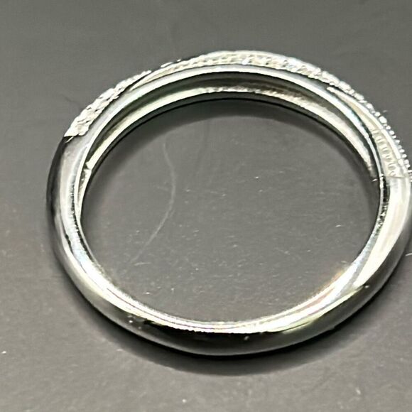 D Luxury 925 Sterling Silver Moissanite Encrusted Twisted Band Ring Size 9 New - Picture 5 of 11